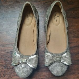 BRAND NEW Bandolino Silver Glitter Ballet Flats